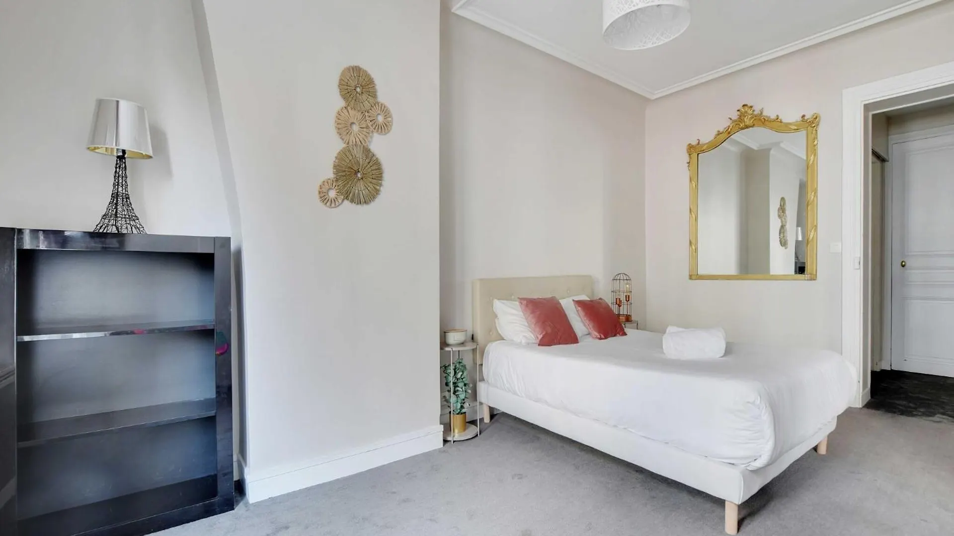 Bright Apartment - 2Br-4P - Belleville Paris 0*,  France